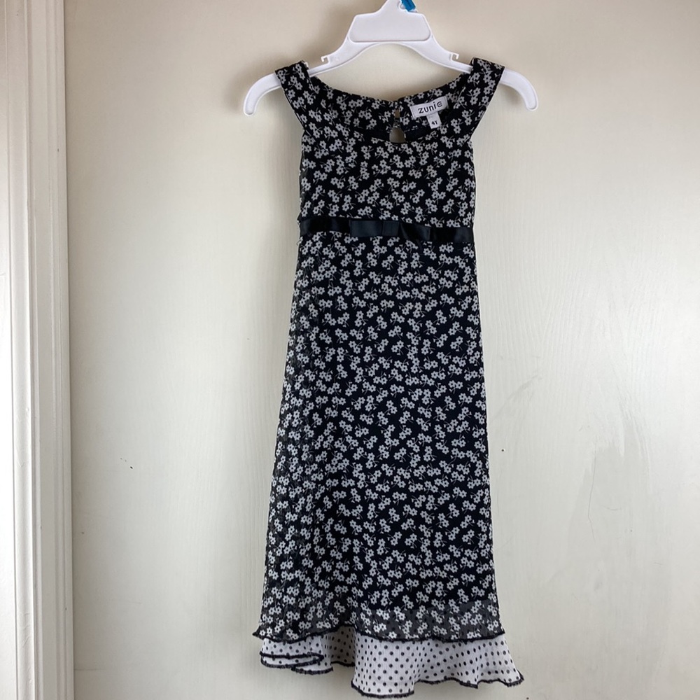 🌞Zunie sleeveless black w/ white floral design black satin belt w/ flat bowC134